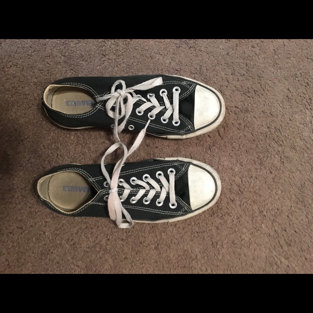 Women’s Black Converse!